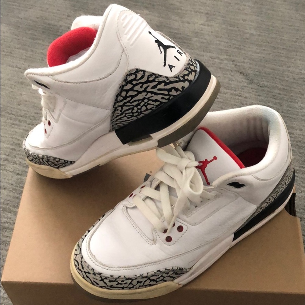 Air Jordan 3 retro  “ White Cement”  2011